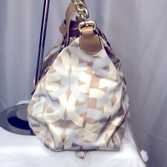 COACH Leather and Sateen Signature Audrey Chainlink Ivory Ivory Beige handbag. - Picture 6 of 16